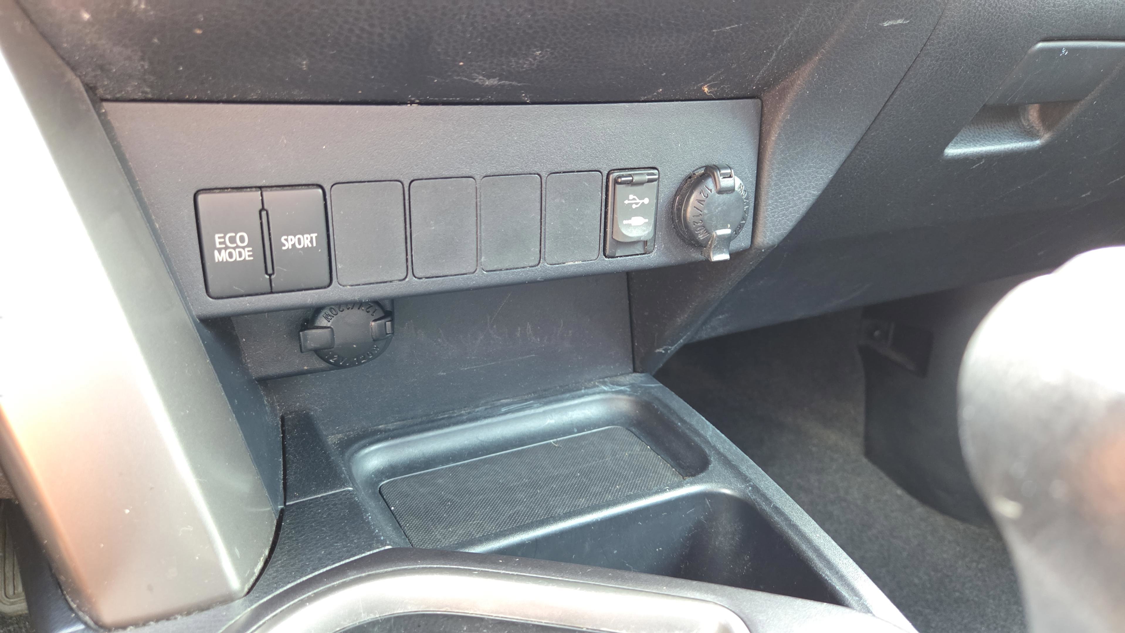 Used 2016 Toyota RAV4 XLE FWD image 24