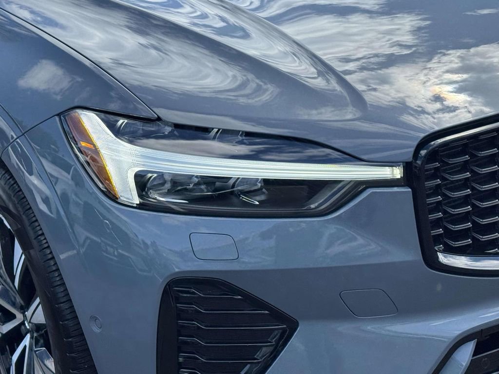 Certified 2023 Volvo XC60 B5 Plus w/ Climate Package image 7