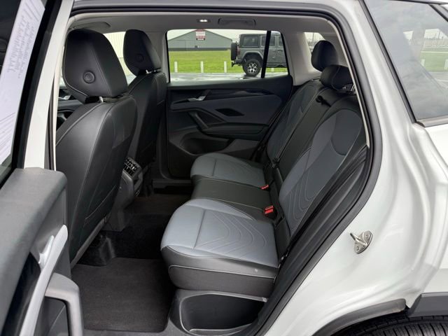 Certified 2025 Volkswagen Tiguan SE w/ Panoramic Sunroof Package AWD/4WD image 17