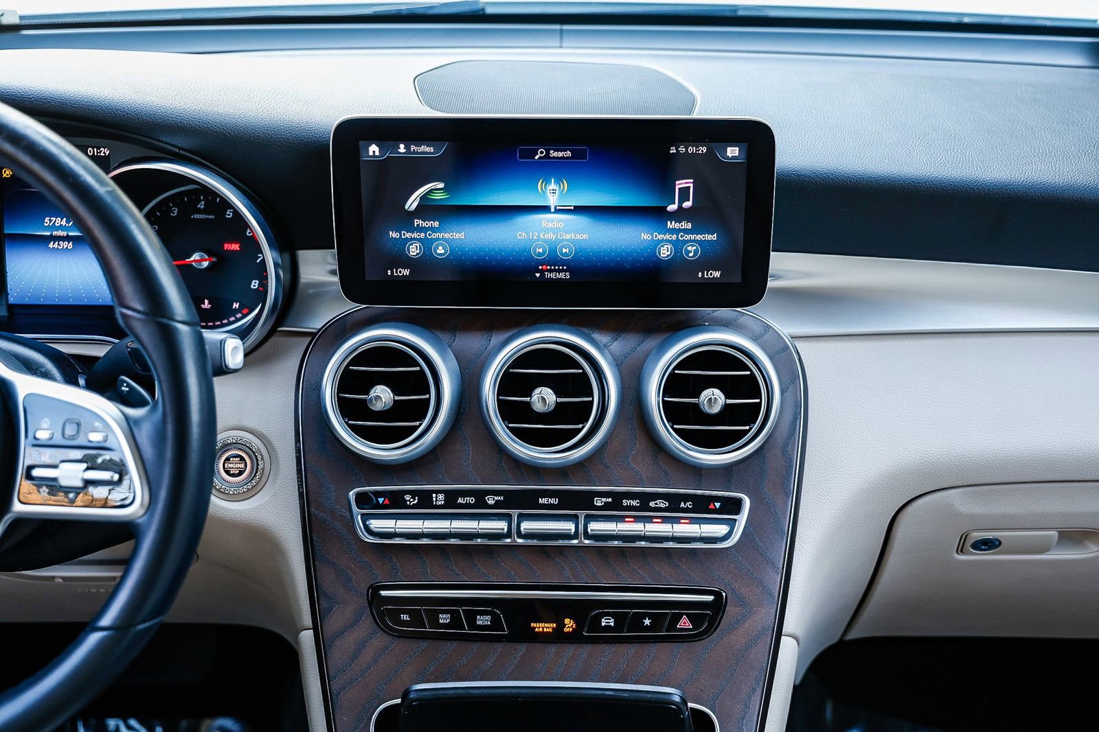 Used 2021 Mercedes-Benz GLC 300 4MATIC image 11