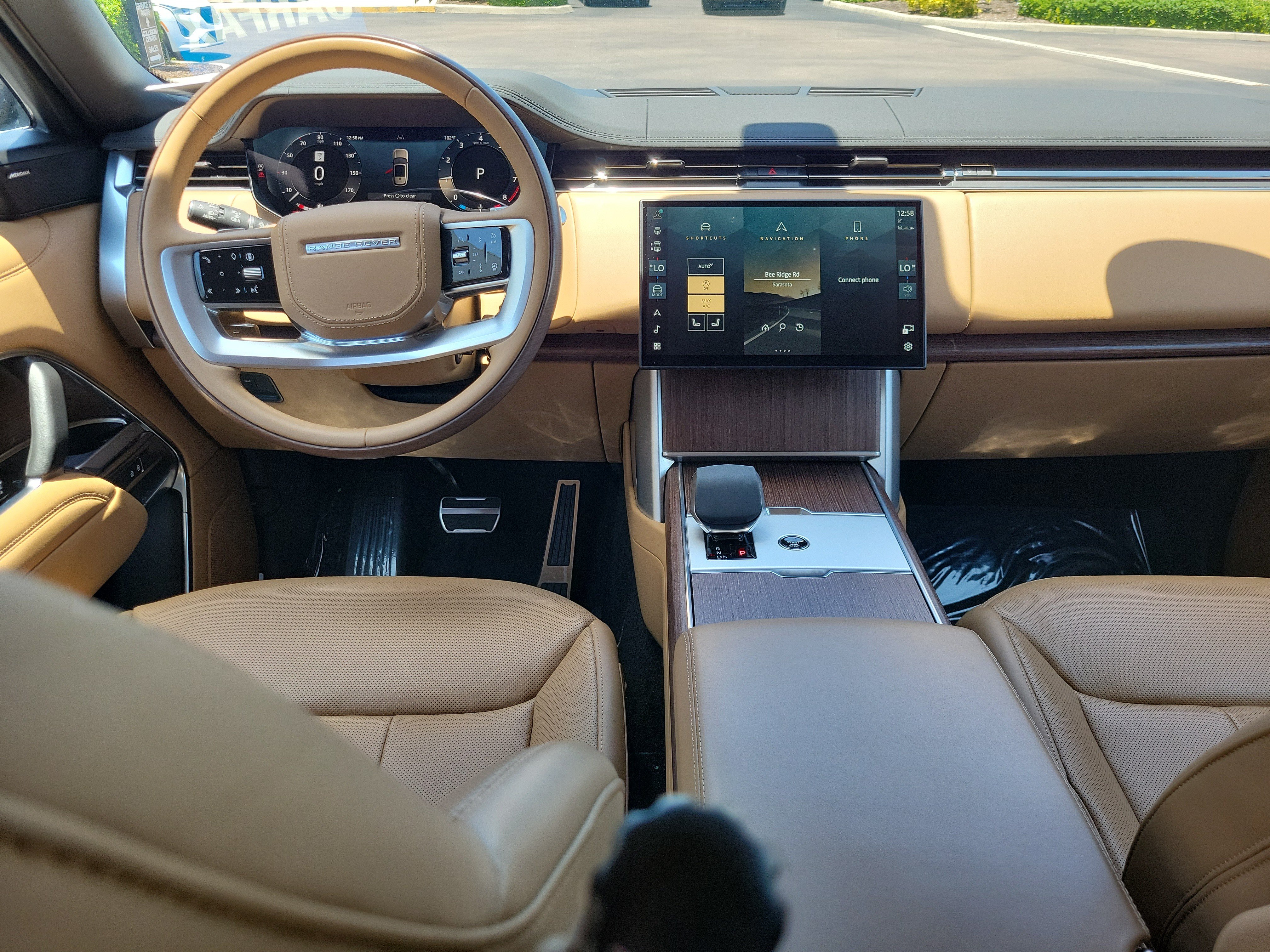 Used 2025 Land Rover Range Rover Long Wheelbase SE AWD/4WD image 13