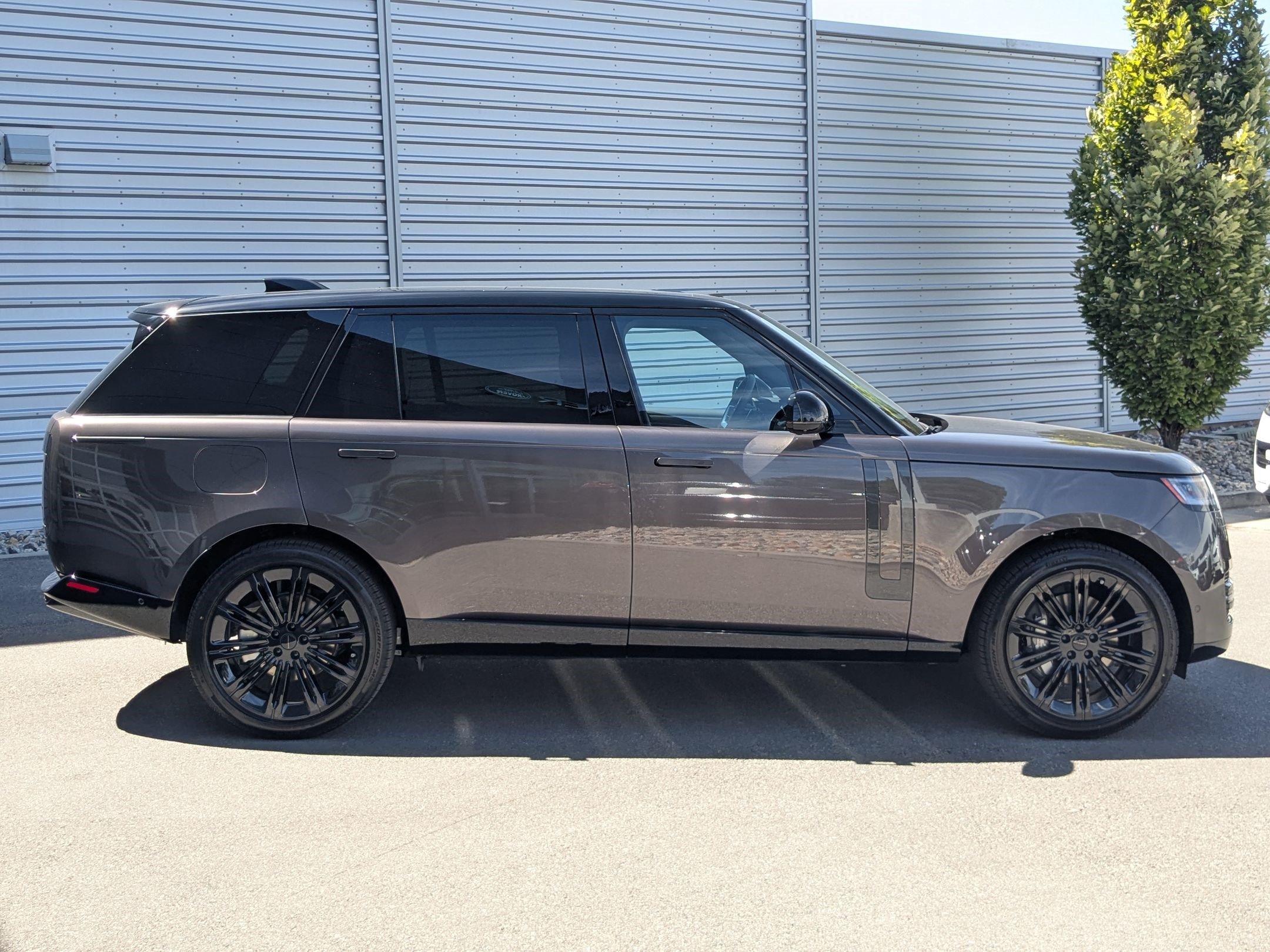 New 2026 Land Rover Range Rover Long Wheelbase SE AWD/4WD image 4
