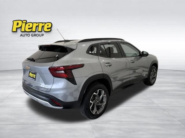 Used 2025 Chevrolet Trax LT FWD image 5