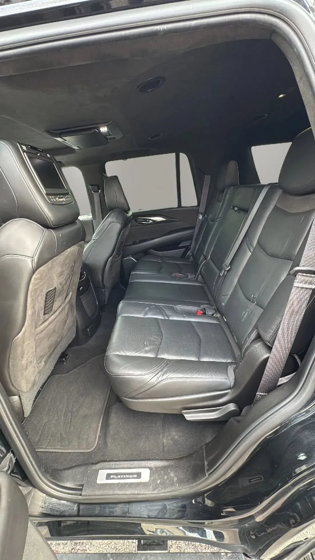 Used 2016 Cadillac Escalade Platinum RWD image 13