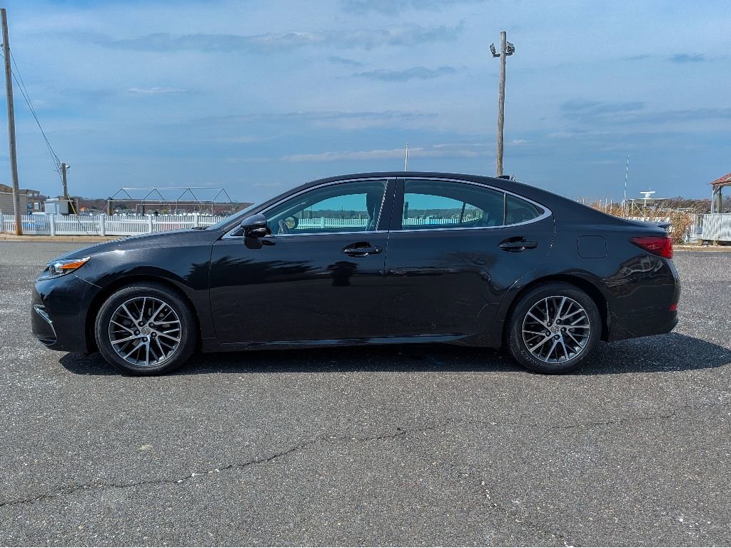 Used 2017 Lexus ES 350 w/ Luxury Package image 8