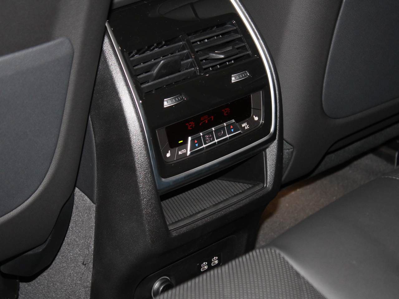 Used 2026 BMW X5 xDrive40i w/ Climate Comfort Package AWD/4WD image 17