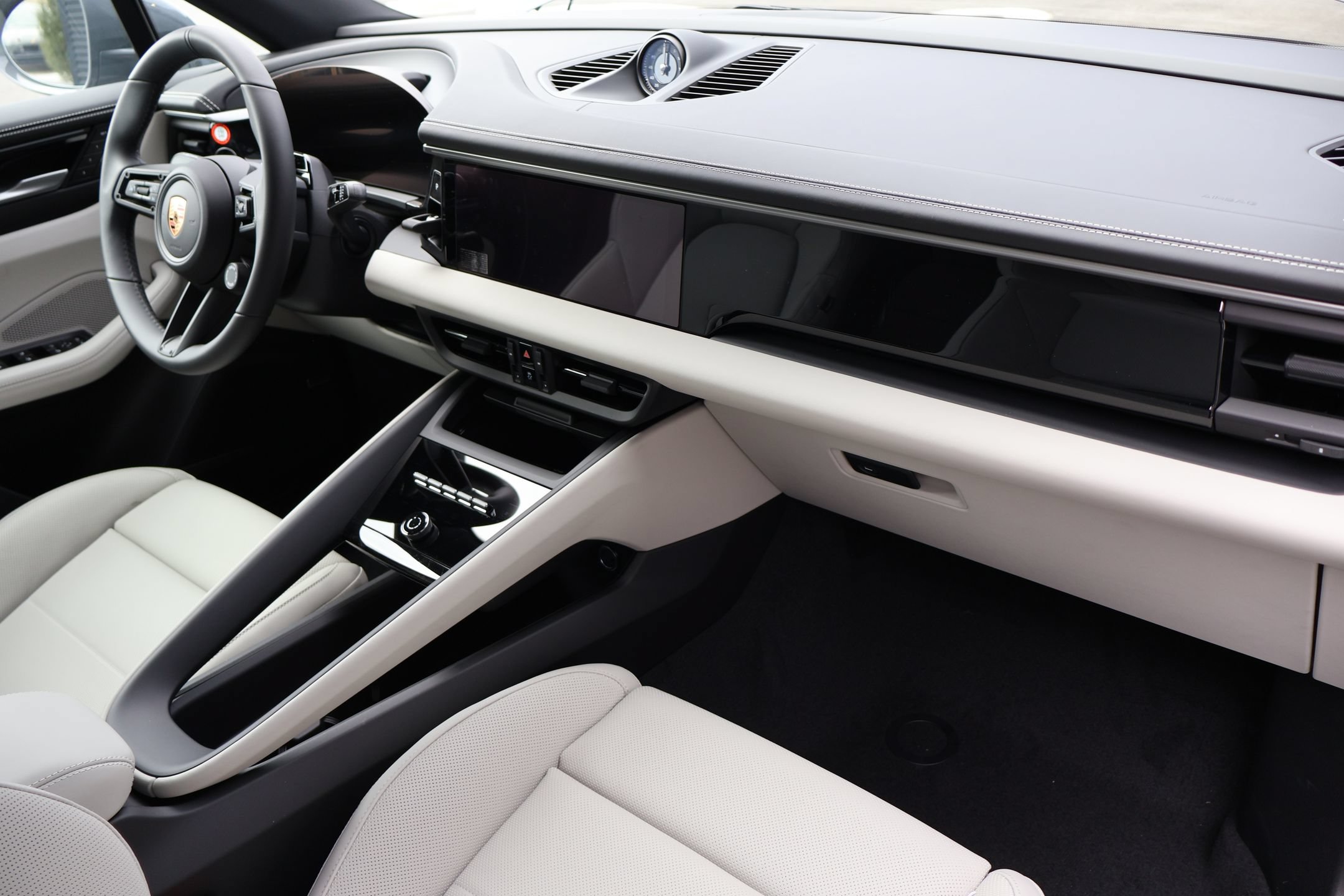 New 2026 Porsche Macan 4S Electric AWD/4WD image 26