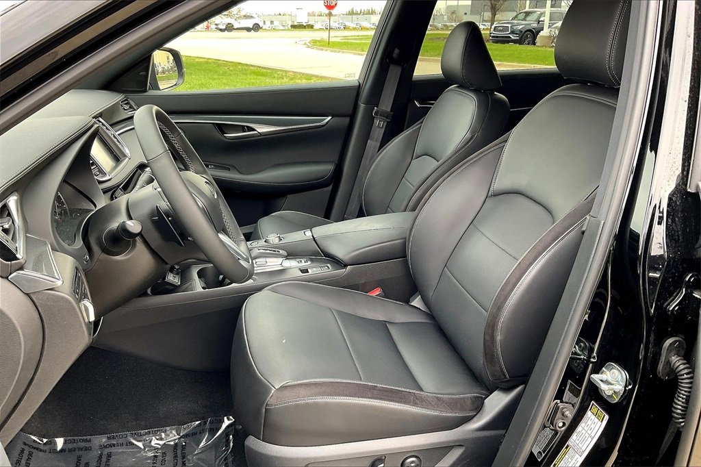 New 2025 INFINITI QX50 Sport image 9