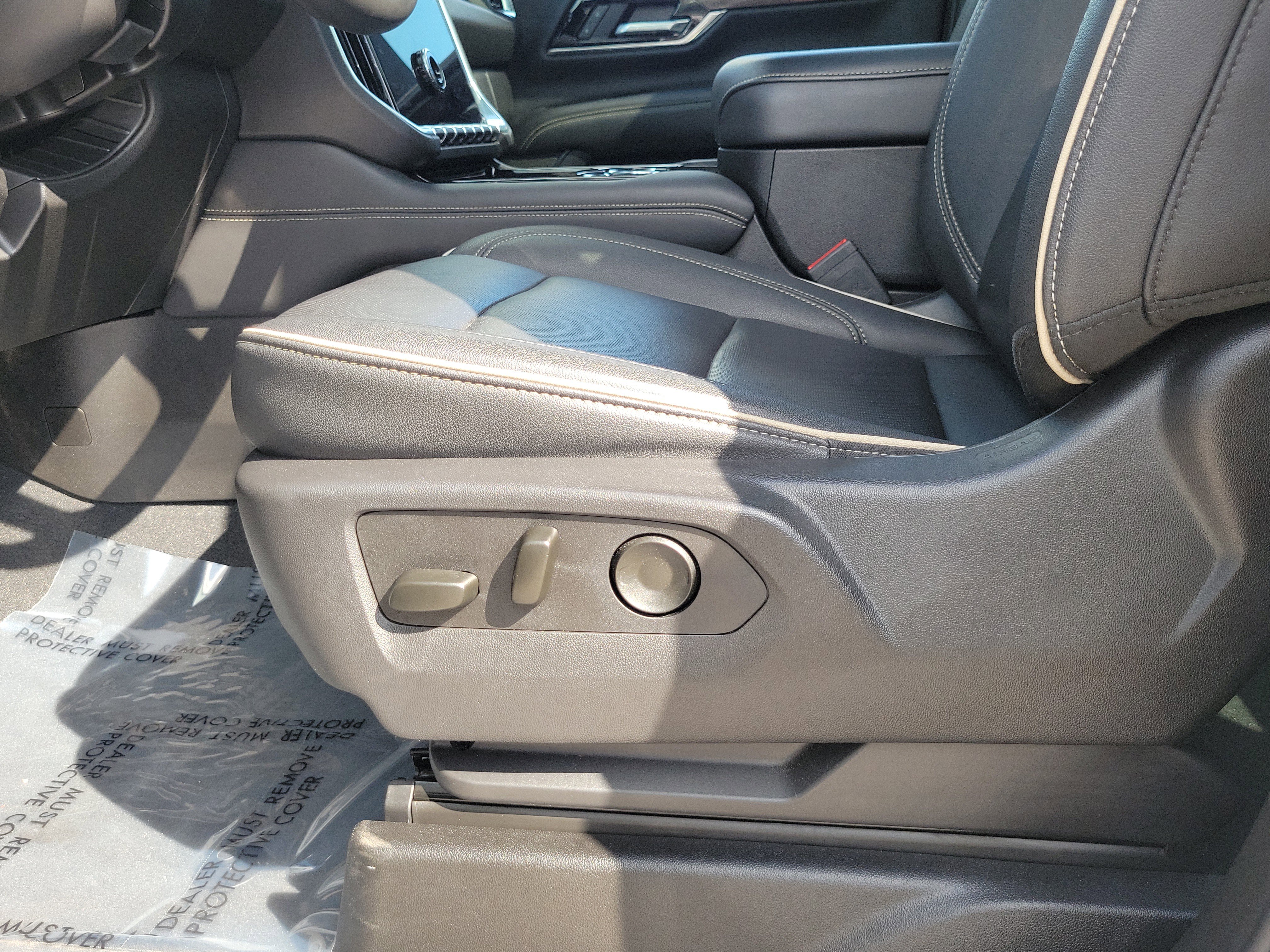 Used 2025 GMC Yukon Elevation w/ LPO, Floor Liner Package AWD/4WD image 13