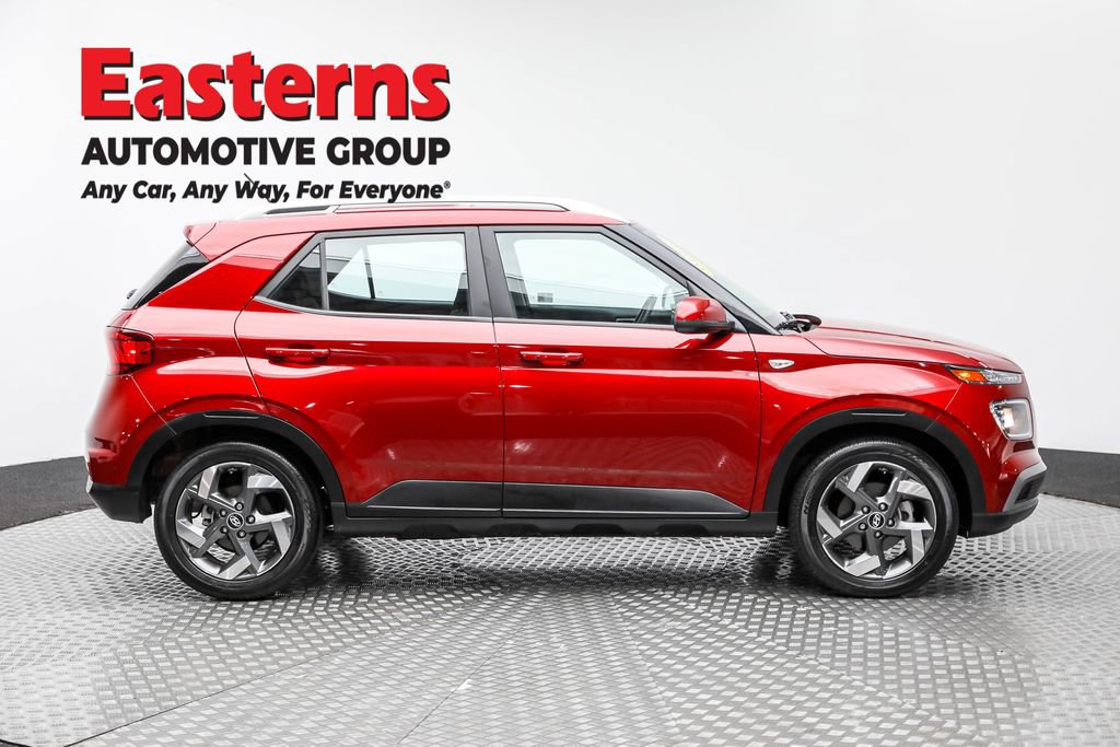 Used 2024 Hyundai Venue SEL image 4