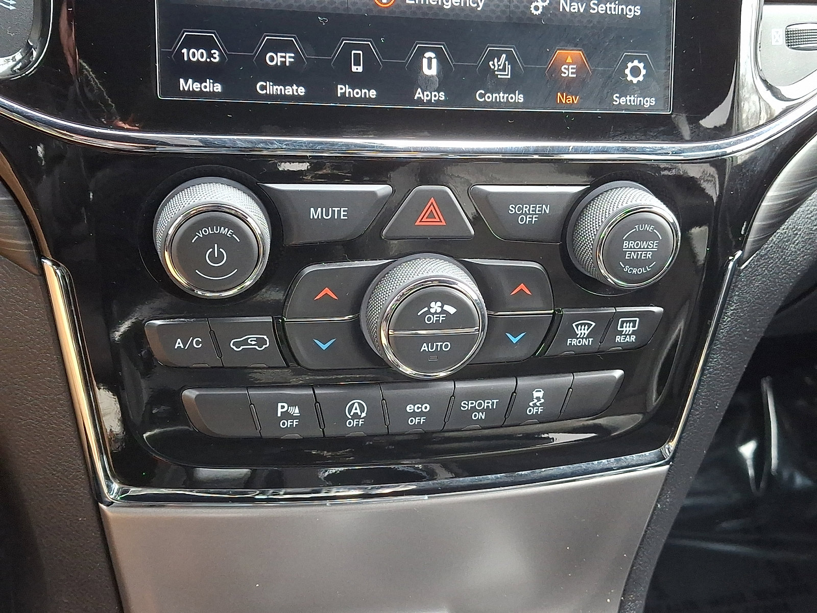 Used 2020 Jeep Grand Cherokee Altitude image 14