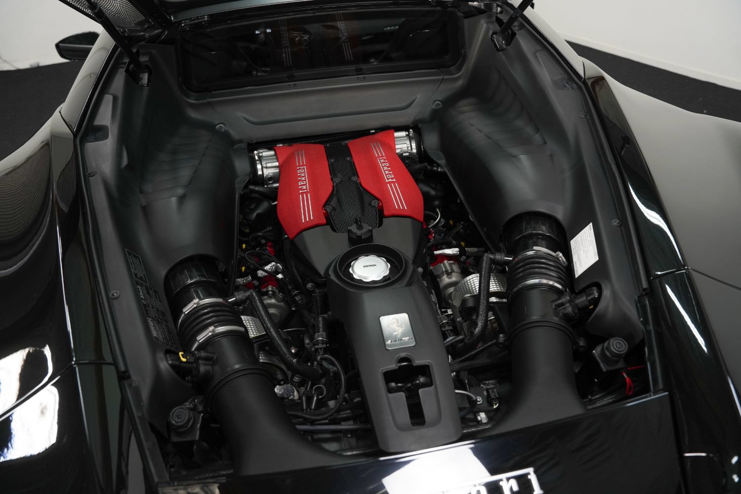 Used 2017 Ferrari 488 GTB RWD image 46