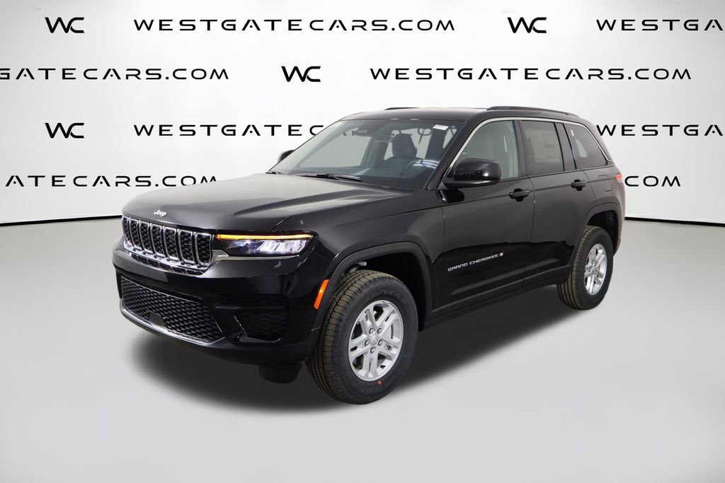 New 2025 Jeep Grand Cherokee Laredo image 1