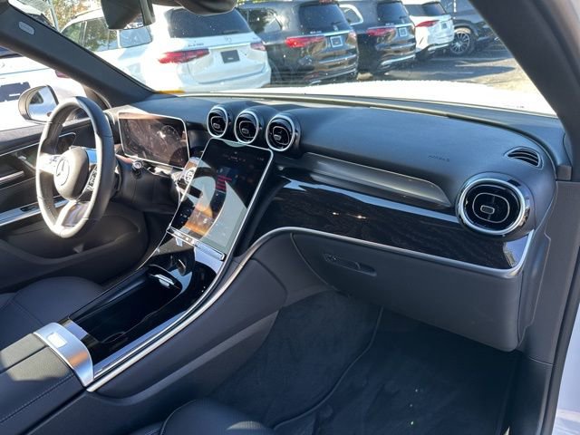 Used 2025 Mercedes-Benz GLC 300 4MATIC image 31