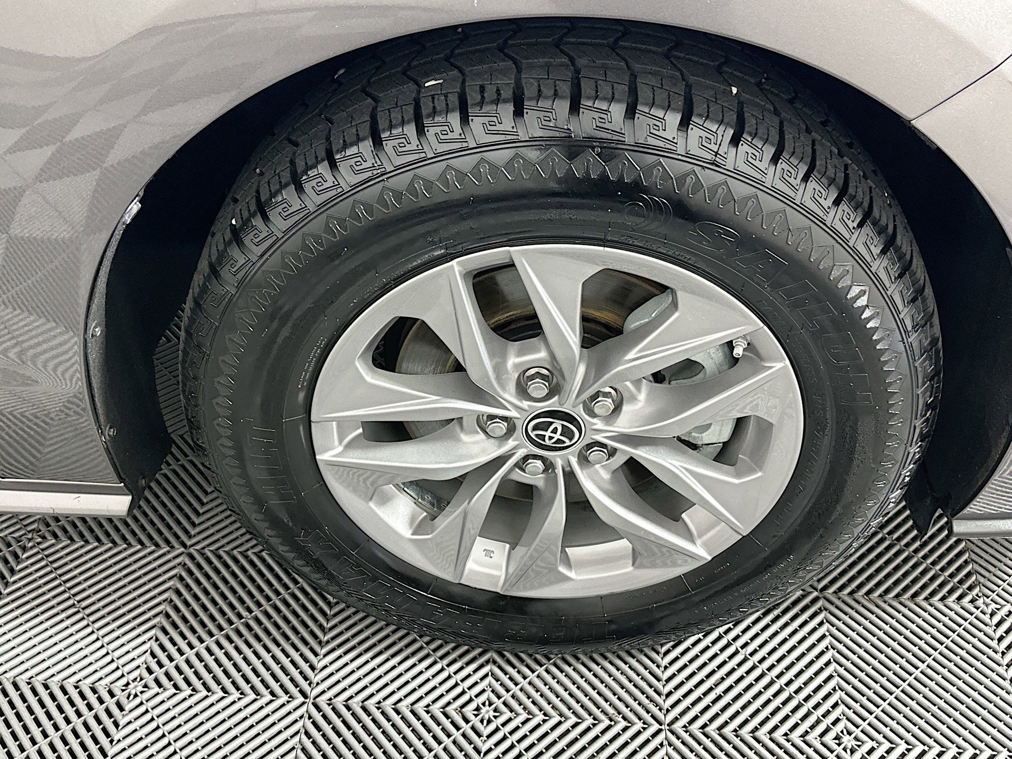 Used 2021 Toyota Sienna XLE image 11