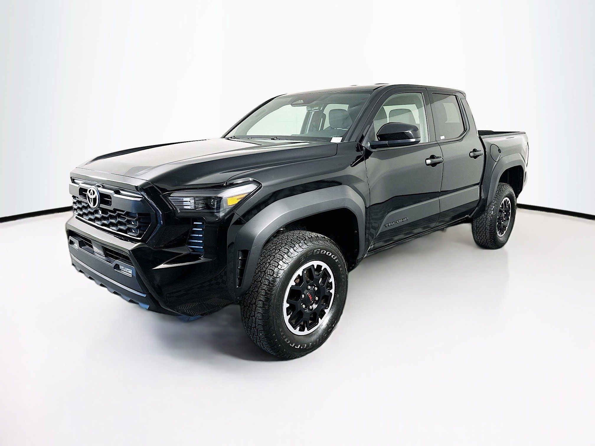 Used 2025 Toyota Tacoma TRD Off-Road image 3