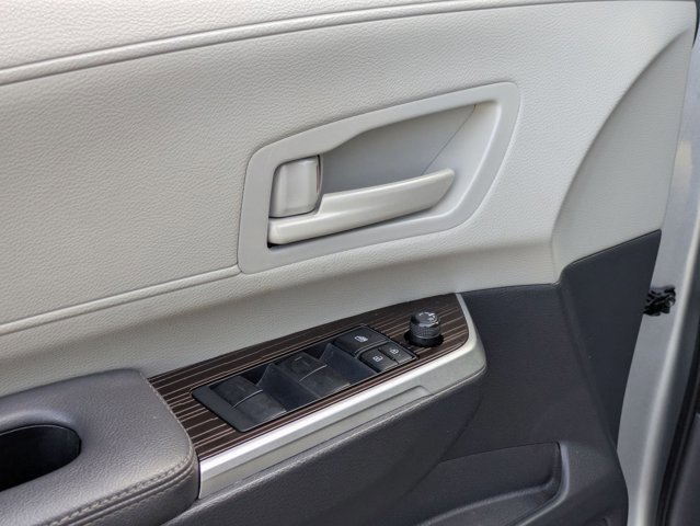 Used 2023 Toyota Sienna LE image 3