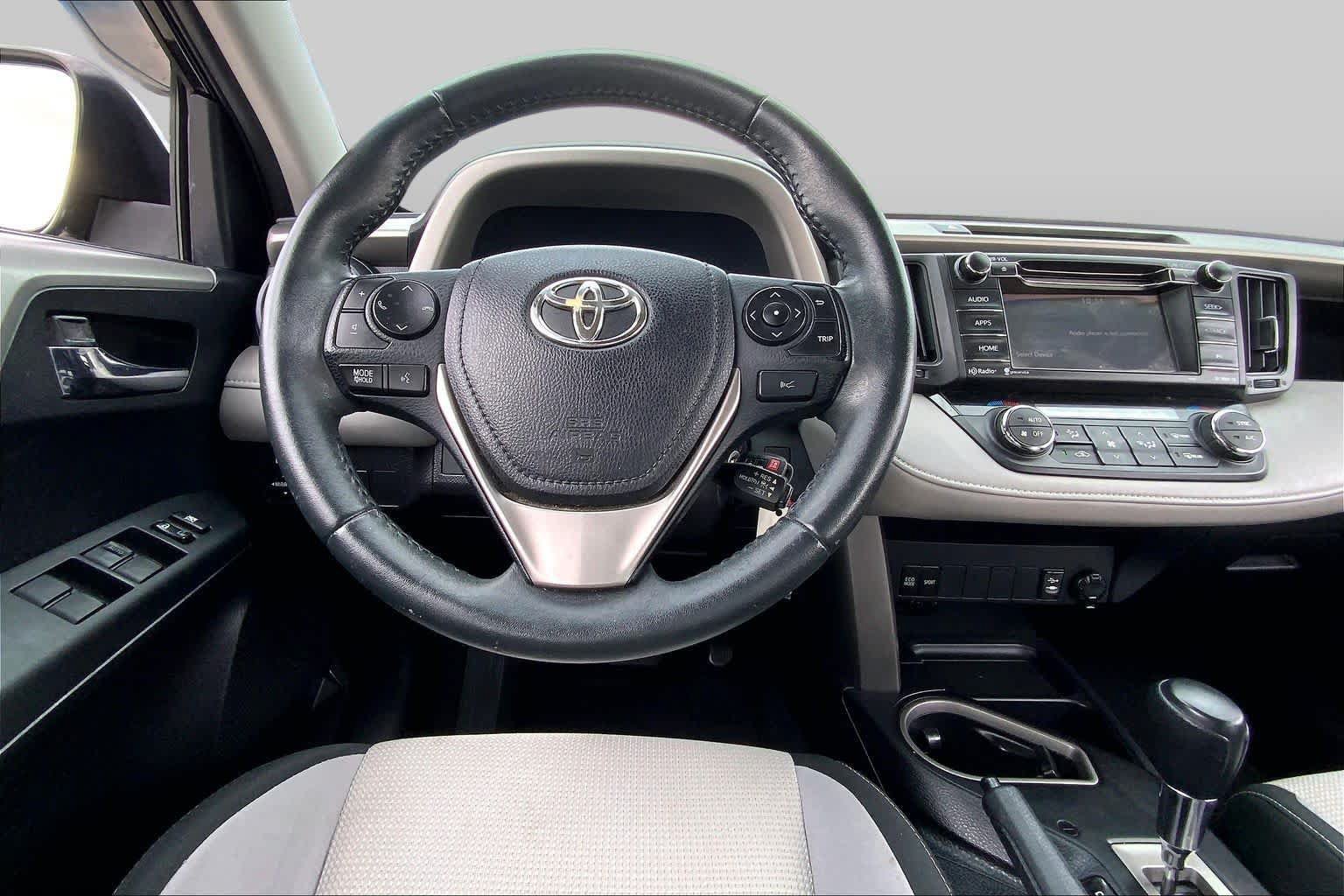 Used 2017 Toyota RAV4 XLE FWD image 6