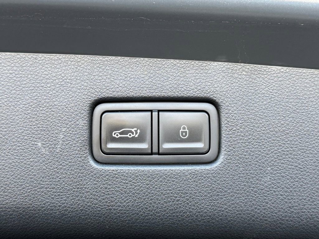 Used 2023 Genesis GV70 2.5T w/ Sport Prestige Package image 16