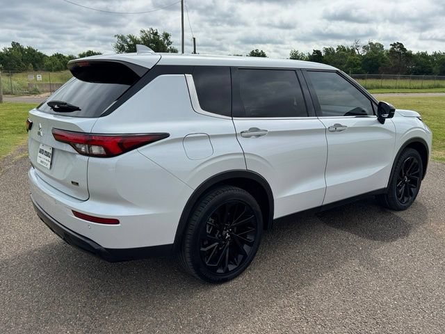 Used 2024 Mitsubishi Outlander SE Black Edition FWD image 6