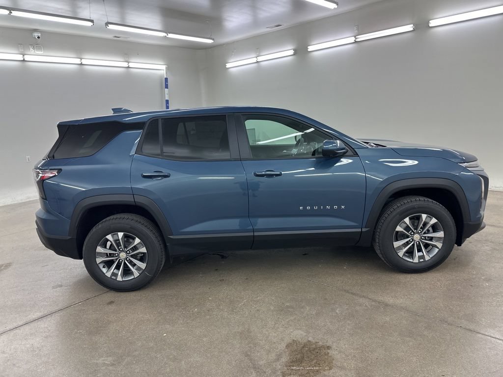 New 2026 Chevrolet Equinox LT w/ Convenience Package II AWD/4WD image 12