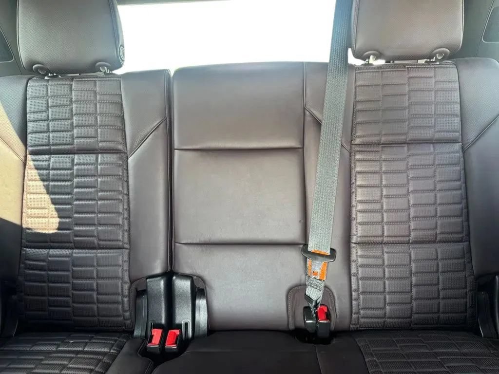Used 2021 Cadillac Escalade Premium Luxury Platinum AWD/4WD image 19