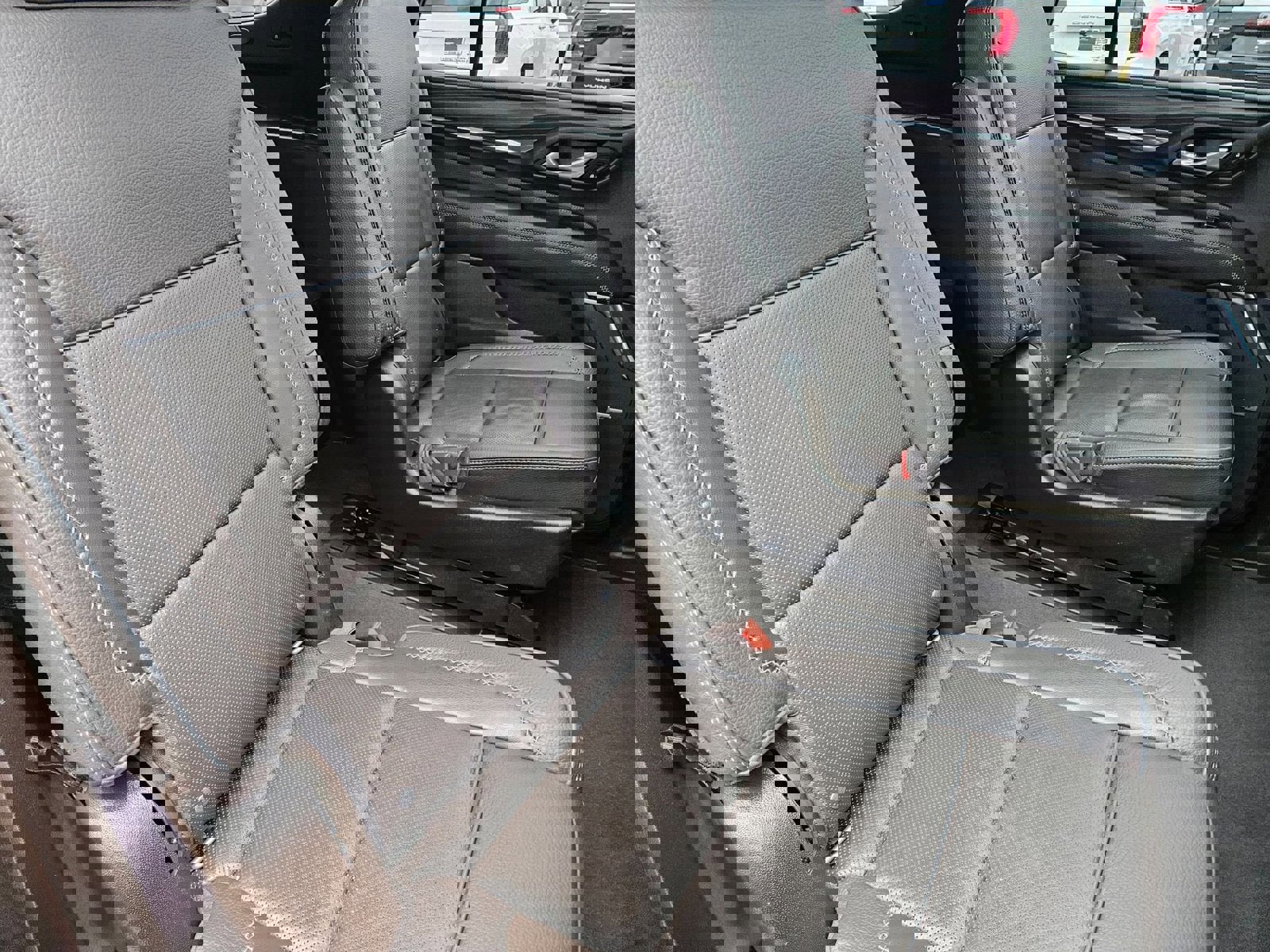 Used 2021 GMC Yukon Denali w/ Denali Premium Package image 30