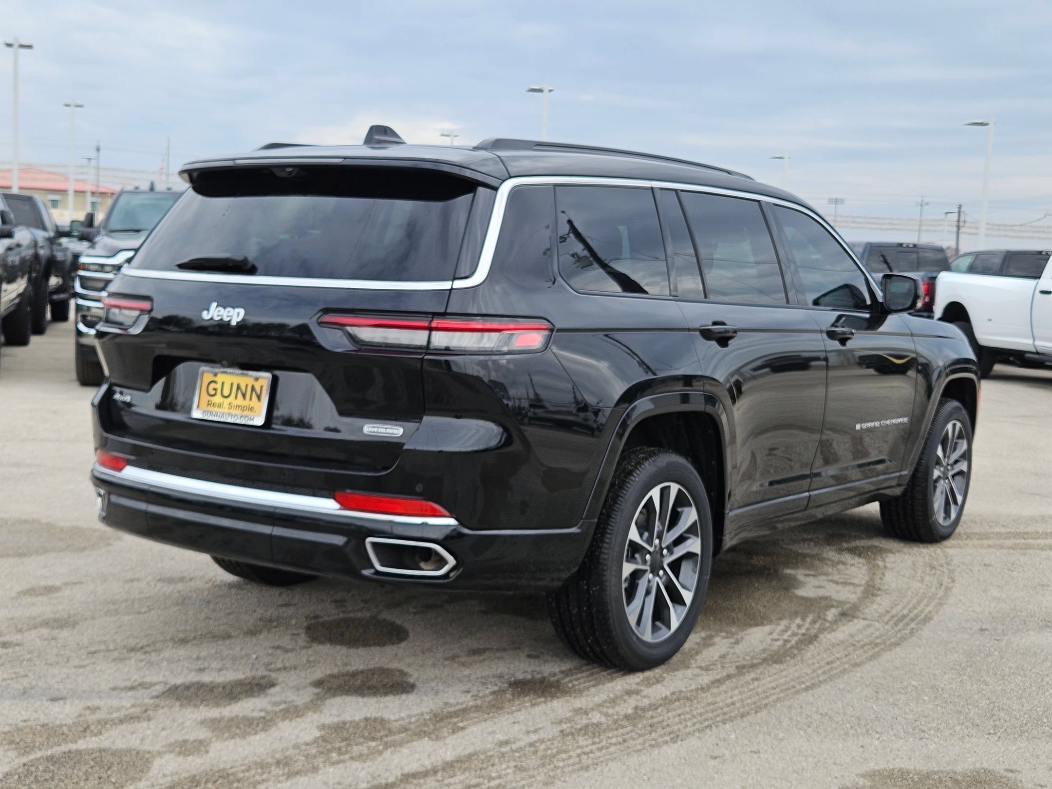New 2025 Jeep Grand Cherokee L Overland w/ Advanced Protech Group III AWD/4WD image 3