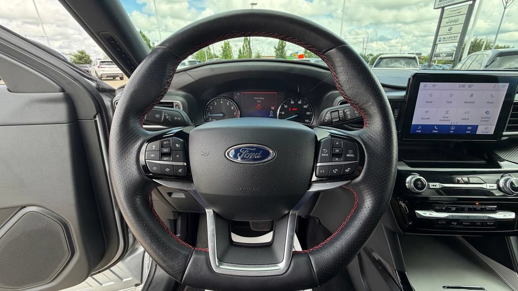 Used 2023 Ford Explorer ST-Line AWD/4WD image 27