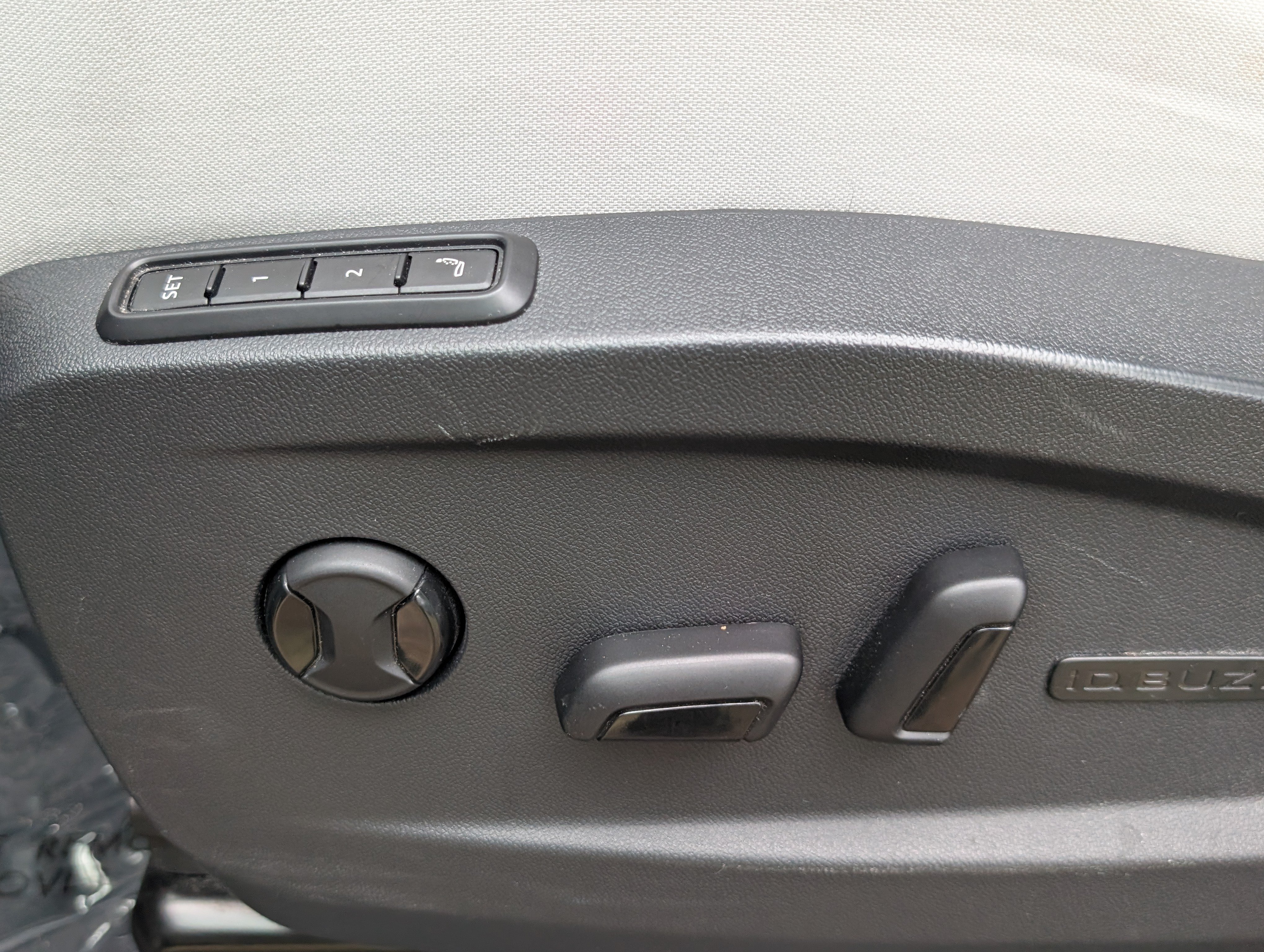 Used 2025 Volkswagen ID. Buzz 1st Edition AWD/4WD image 25