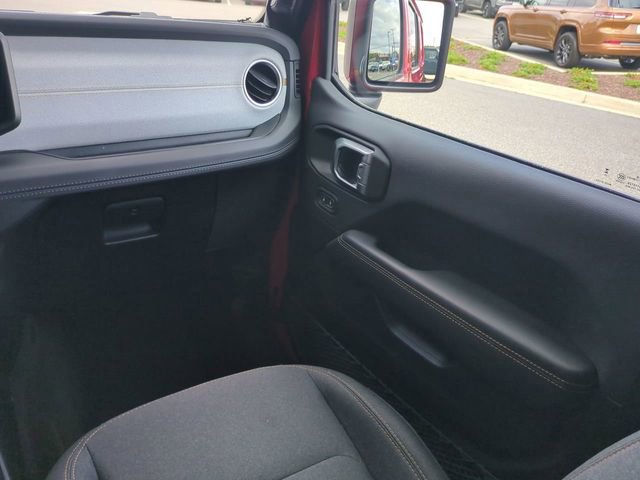 Used 2025 Jeep Wrangler Unlimited Sahara AWD/4WD image 17