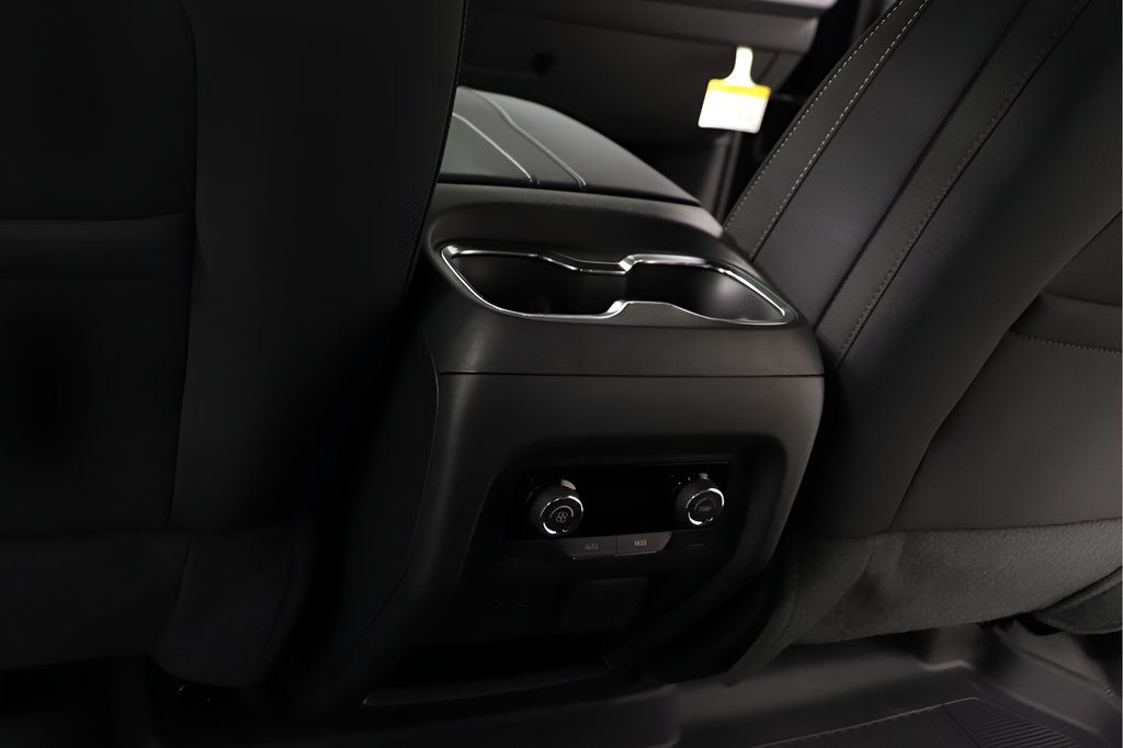 New 2027 Chevrolet Traverse LT w/ Midnight/Sport Edition FWD image 25