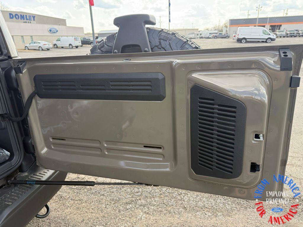 New 2025 Ford Bronco Badlands image 20
