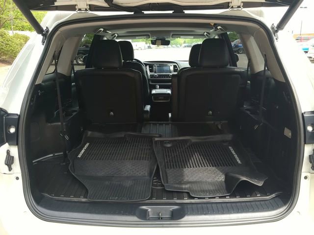 Used 2018 Toyota Highlander SE AWD/4WD image 12