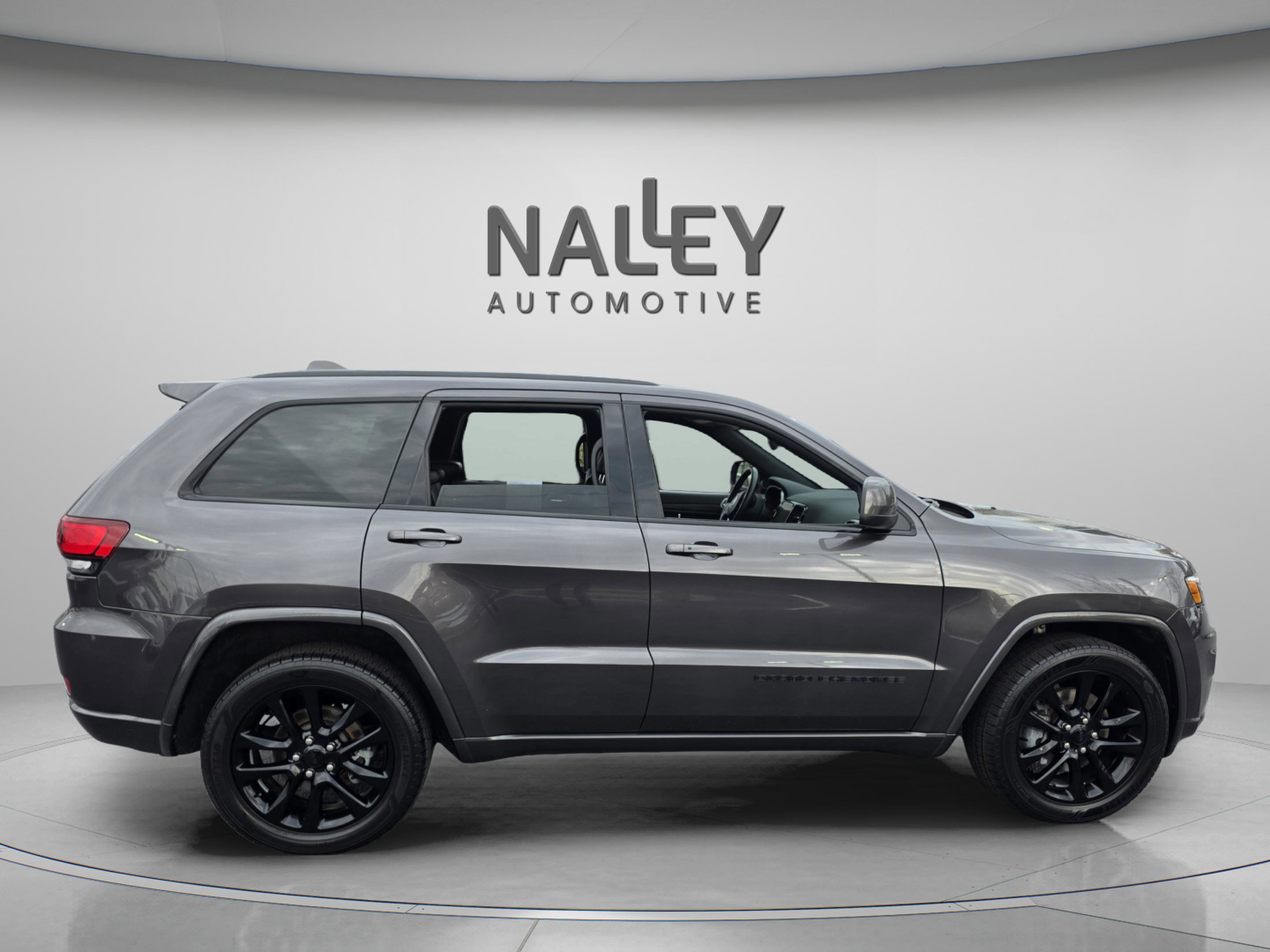 Used 2021 Jeep Grand Cherokee Laredo X image 6