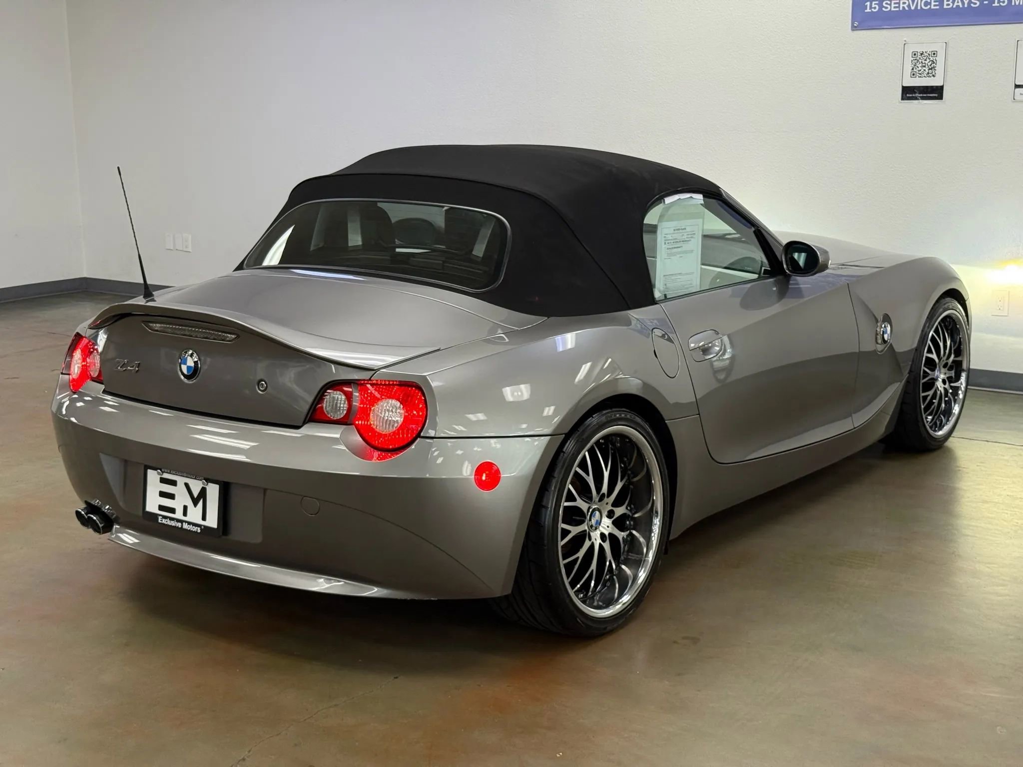 Used 2005 BMW Z4 2.5i image 8