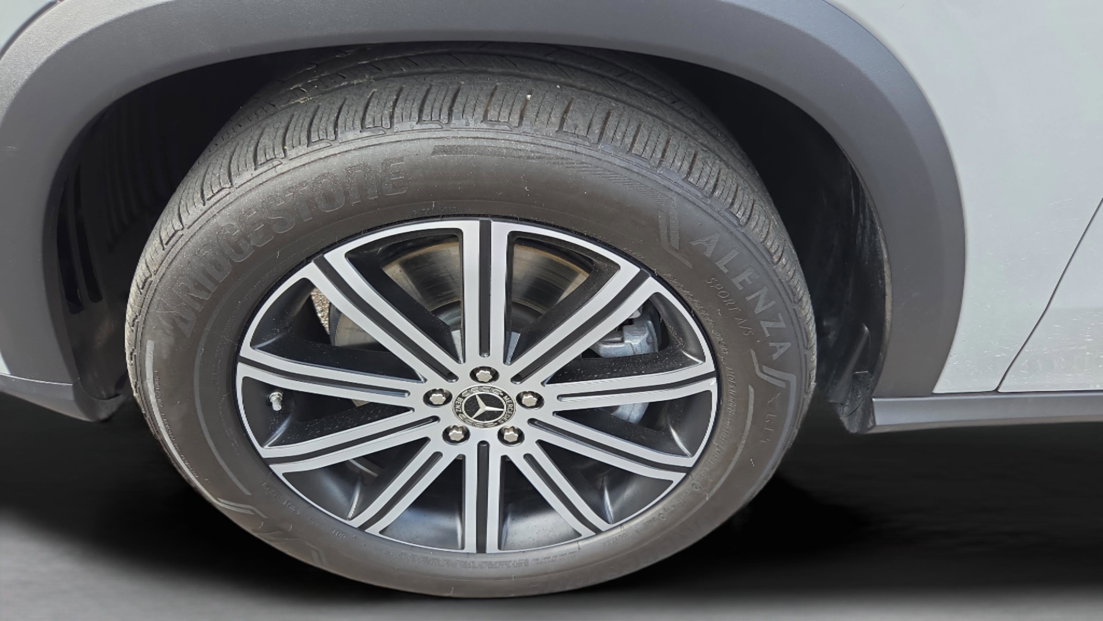 Used 2025 Mercedes-Benz GLE 450e 4MATIC w/ Winter Package image 36