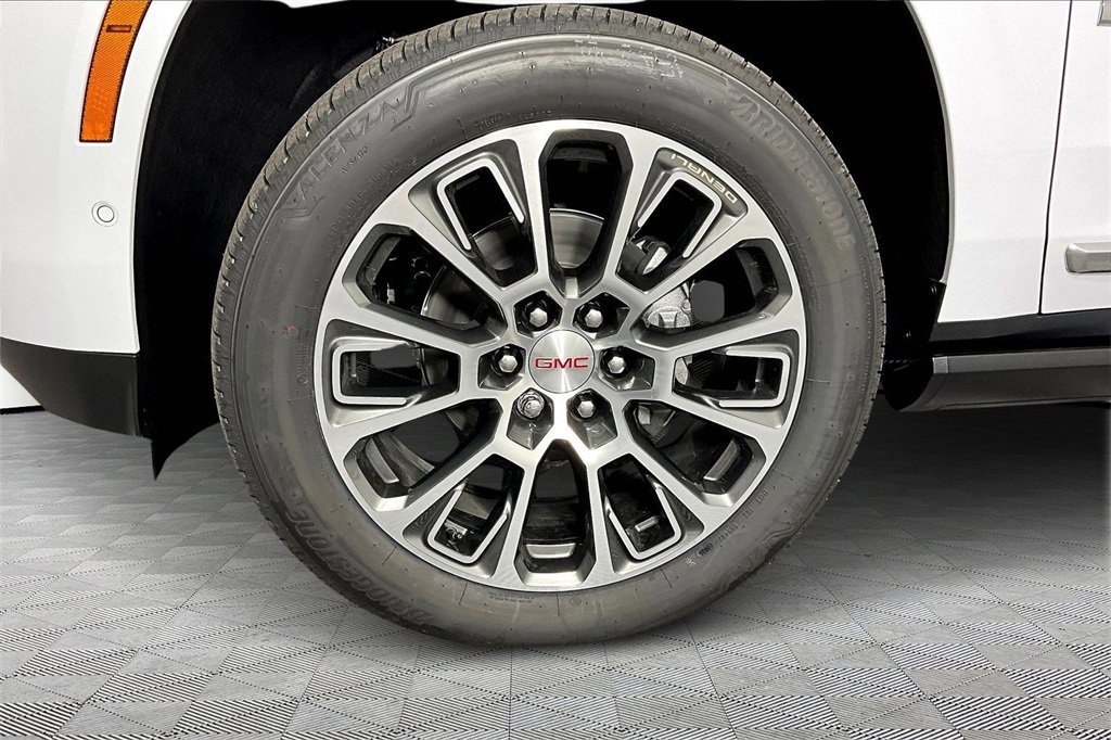 New 2026 GMC Yukon XL Denali w/ Denali Reserve Package image 13