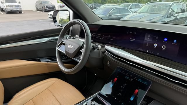 Used 2025 Cadillac Escalade Premium Luxury w/ LPO, Floor Liner Package AWD/4WD image 13