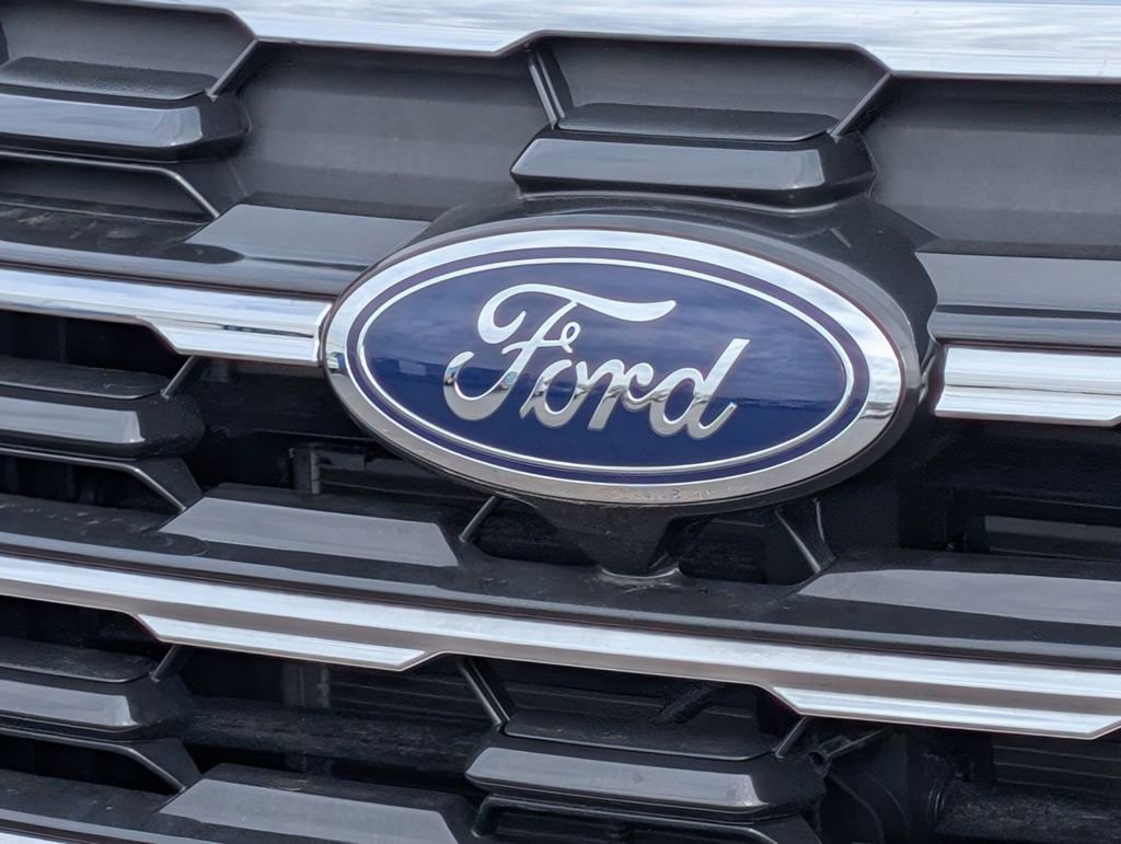 New 2025 Ford Explorer Active w/ Active Comfort Package image 12