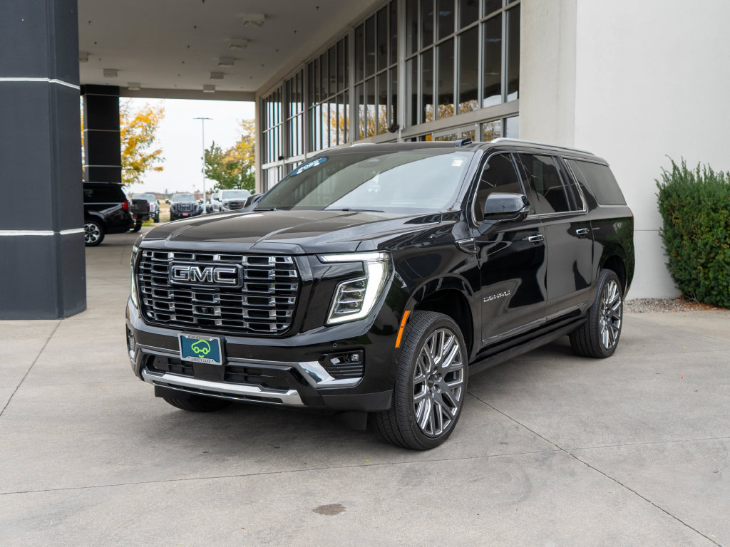 Certified 2025 GMC Yukon XL Denali Ultimate AWD/4WD image 4