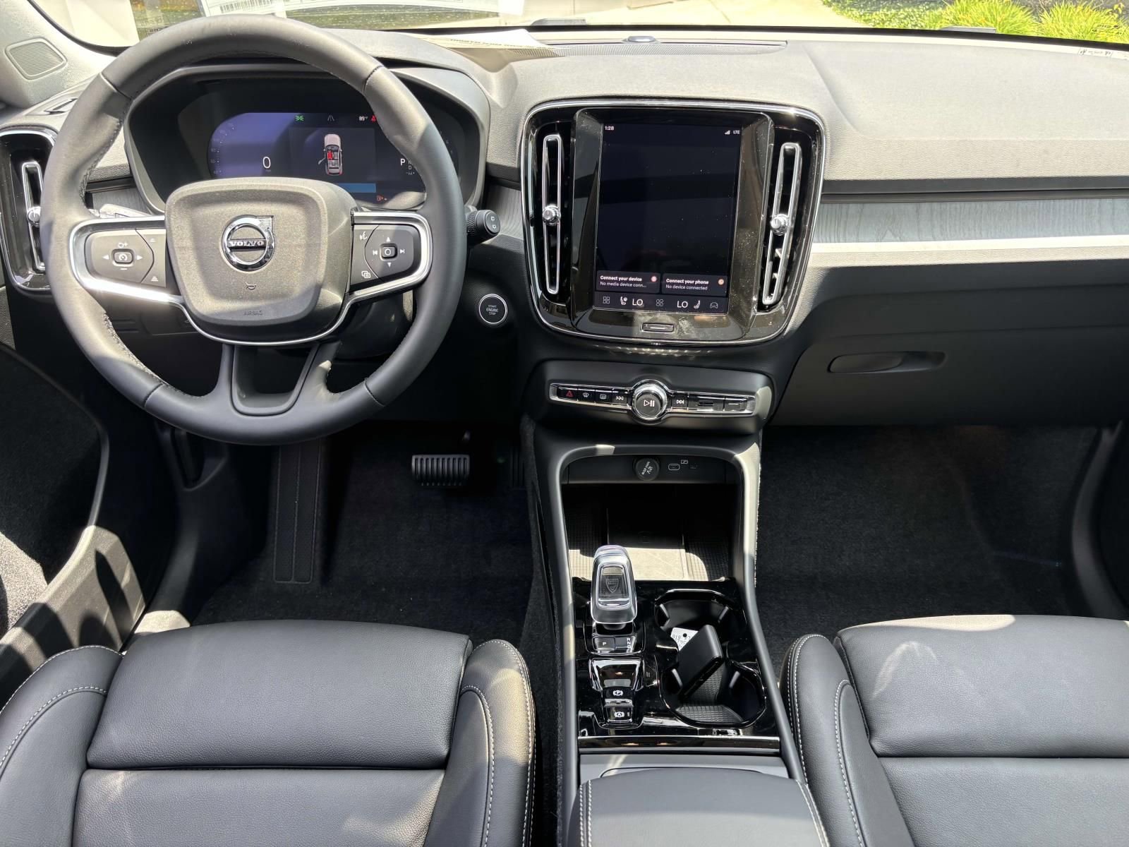 Used 2026 Volvo XC40 B5 Plus w/ Protection Package Premier AWD/4WD image 28