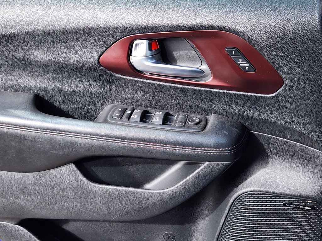 Used 2020 Chrysler Pacifica Touring-L image 6