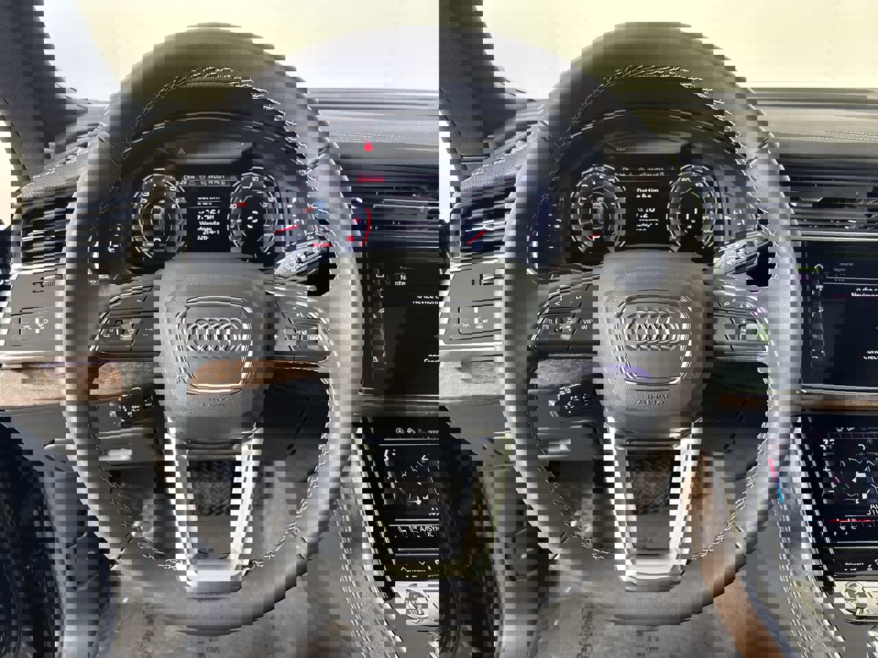 Used 2025 Audi Q8 Prestige image 20