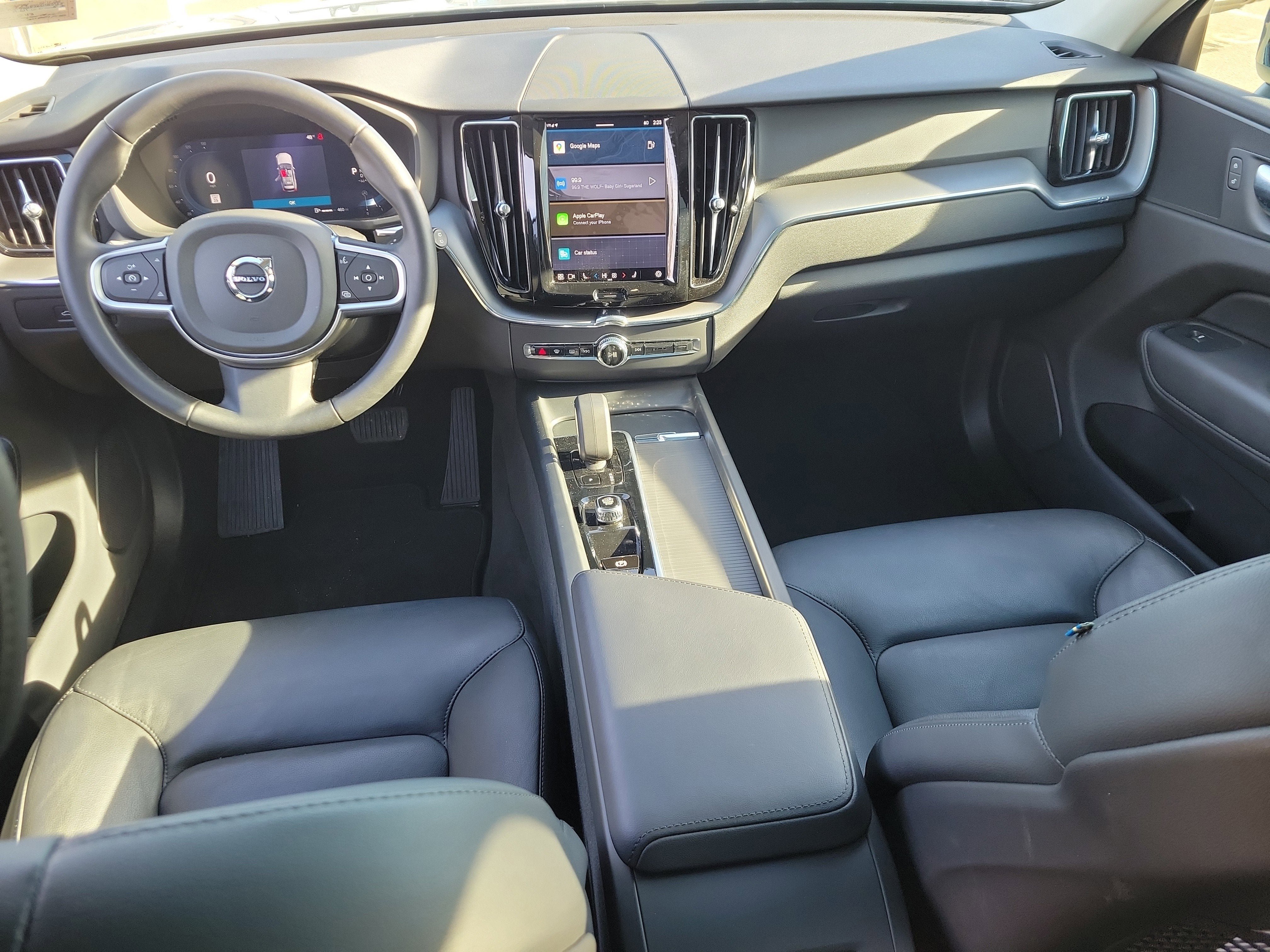 Used 2025 Volvo XC60 B5 Core image 3