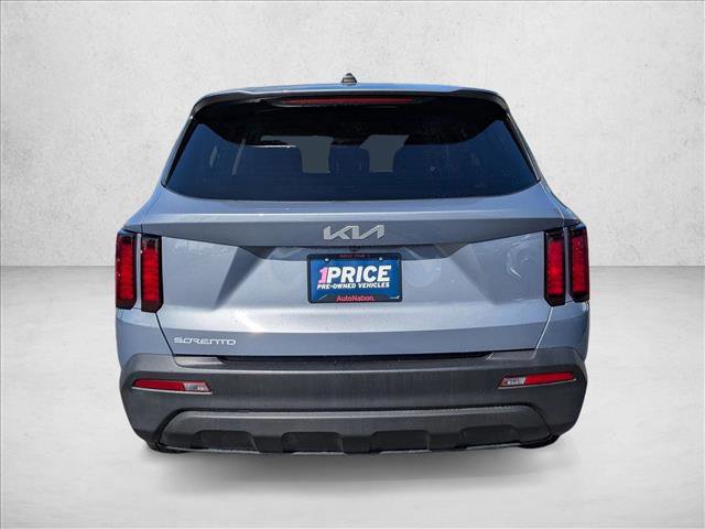 Used 2023 Kia Sorento LX image 9