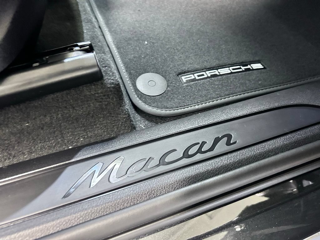 Certified 2026 Porsche Macan AWD/4WD image 29
