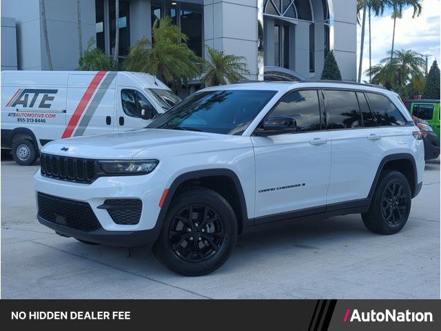 Used 2024 Jeep Grand Cherokee Altitude RWD image 1