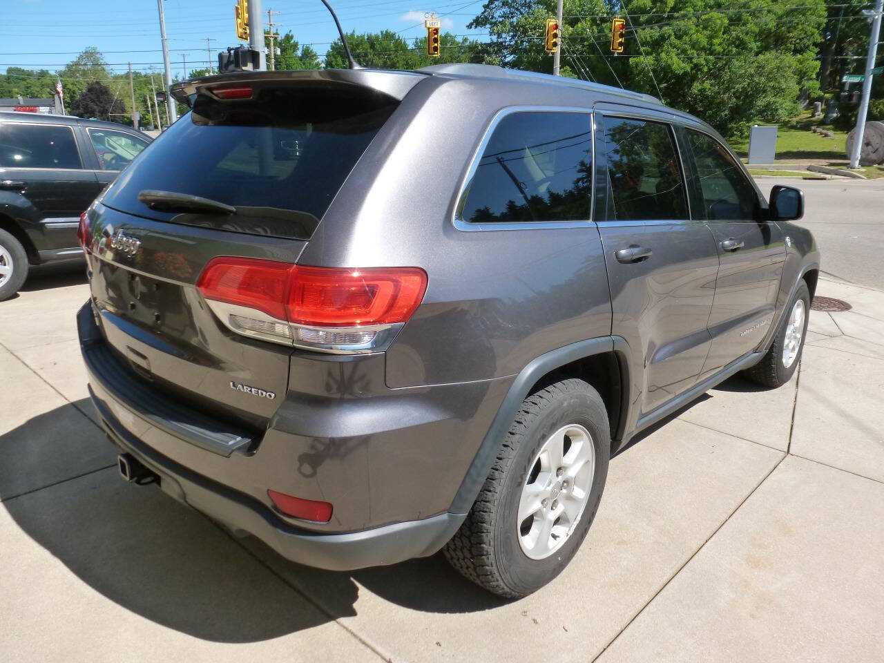 Used 2015 Jeep Grand Cherokee Laredo w/ Quick Order Package 23E AWD/4WD image 2