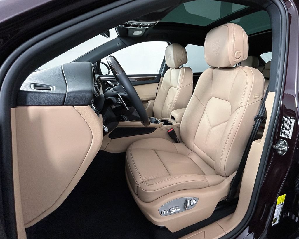 New 2026 Porsche Macan AWD/4WD image 5
